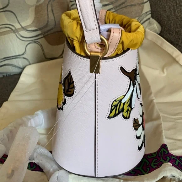 SOLD⛔️Authentic TORY BURCH Leather flower appliqués drawstring optional Crosb - Picture 4 of 15